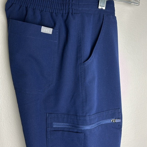 Figs Yola Scrub Cargo Pants Bottoms Style# TW2000P PO# 1669 Navy Regular Rise - Picture 10 of 16